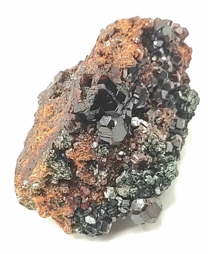 Grenat hessonite et clinochlore, La Mussa, Piémont, Italie.