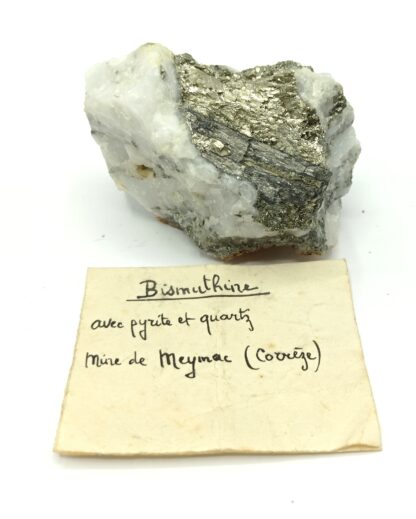 Bismuthinite et Pyrite, Mine de Meymac, Corrèze.