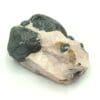 Franklinite sur Calcite rose, Mine Franklin et Sterling Hill, New Jersey, USA.