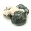 Franklinite sur Calcite rose, Mine Franklin et Sterling Hill, New Jersey, USA.