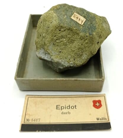 Epidot derb (Épidote), Wallis (Valais), Suisse.