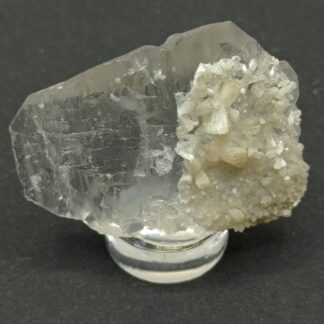 Stilbite sur Quartz, Glacier des Grands, Trient, Valais, Suisse.