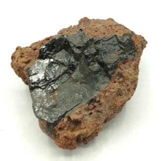 Hornblende basaltique, Face Sud du Puy de Corent, Puy-de-Dôme, Auvergne.