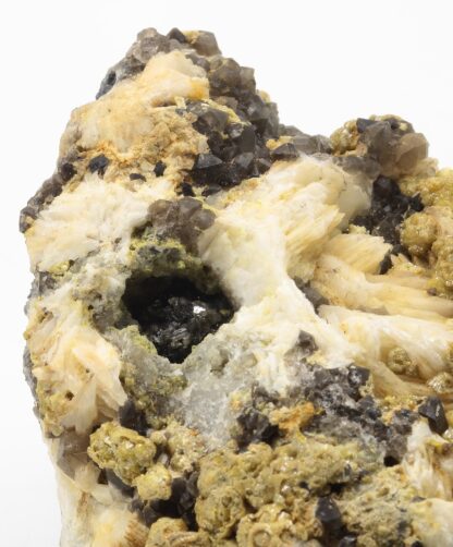 Pyromorphite, baryte et Quartz, Les Farges, Ussel, Corrèze.