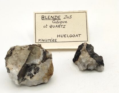 Quartz et blende (sphalérite) d’Huelgoat, Finistère.