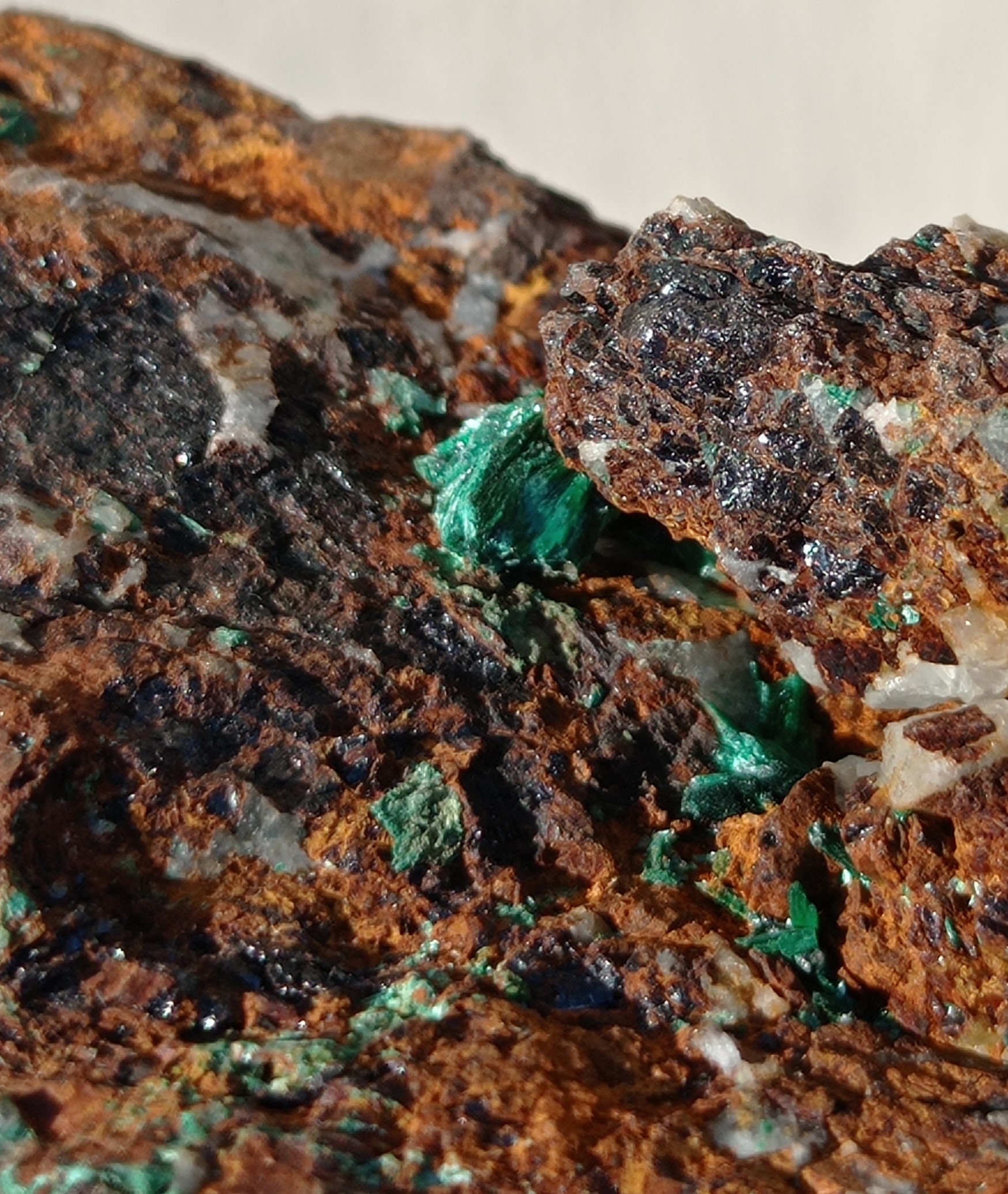 Chalcopyrite et Malachite, Cernay, Haut-Rhin, Alsace.