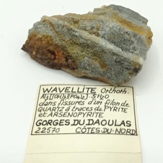 Wavellite et Pyrite, Gorges du Daoulas, Cotes-d’Armor, Bretagne.