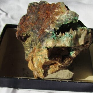 Chalcopyrite-Malachite-Quartz-nouvelle-caledonie