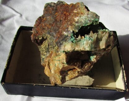 Chalcopyrite-Malachite-Quartz-nouvelle-caledonie