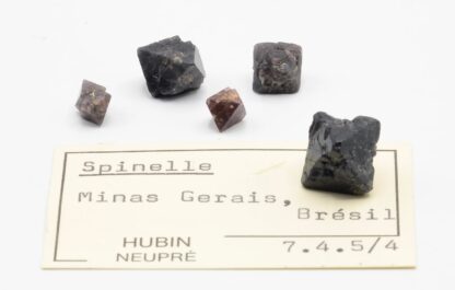 Spinelle, lot de 5 cristaux, Minas Gerais, Brésil.