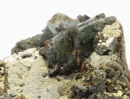 Ludlamite sur Pyrite, mine de Salsigne, Mas Cabardès, Aude.