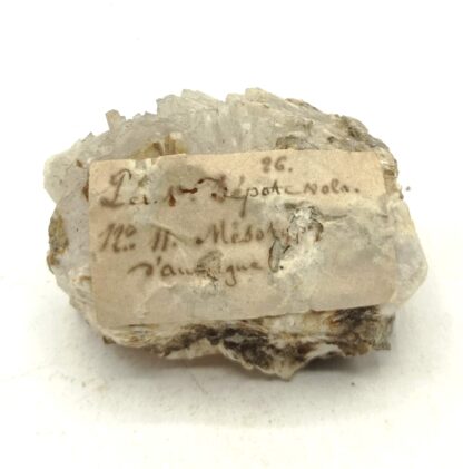 Natrolite, Puy de Marmant, Veyre-Monton, Puy-de-Dôme, Auvergne.