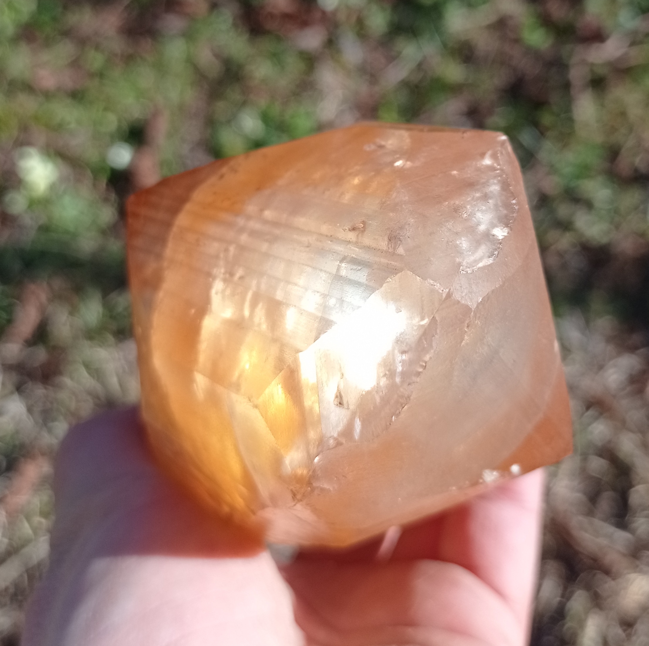 Calcite maclée, Pont-à-Nôle, Mont-sur-Marchienne, Belgique.