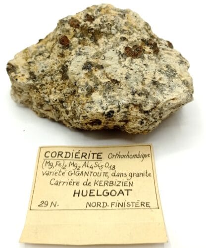 Cordiérite Gigantolite, Kerbizien, Huelgoat, Finistère, Bretagne.