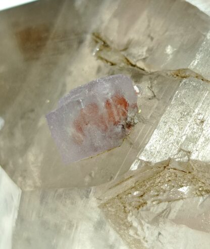 Fluorite mauve et bleue sur Quartz fumé, La Verte, Chamonix, Haute-Savoie.