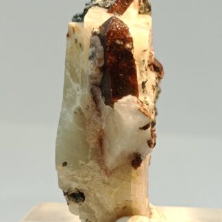 Zircon et Calcite, Andilamena, Madagascar.