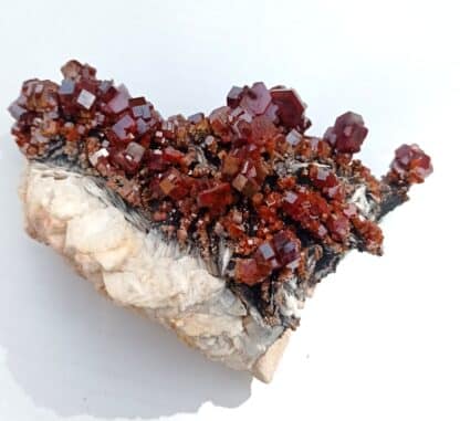 Vanadinite sur Baryte, Mibladen, Maroc.