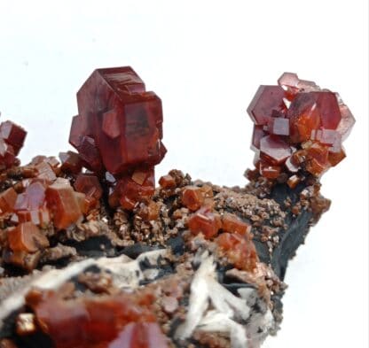 Vanadinite sur Baryte, Mibladen, Maroc.