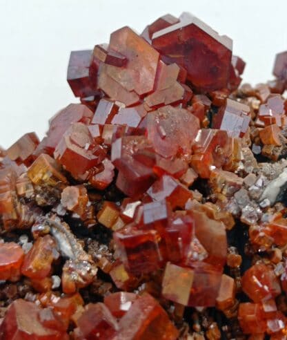 Vanadinite sur Baryte, Mibladen, Maroc.