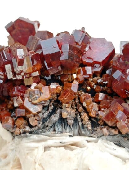 Vanadinite sur Baryte, Mibladen, Maroc.