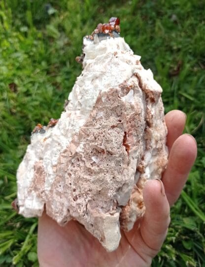 Vanadinite sur Baryte, Mibladen, Maroc.