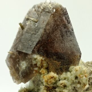 Cristal d’Axinite et Épidote, Col du Glandon, Savoie.