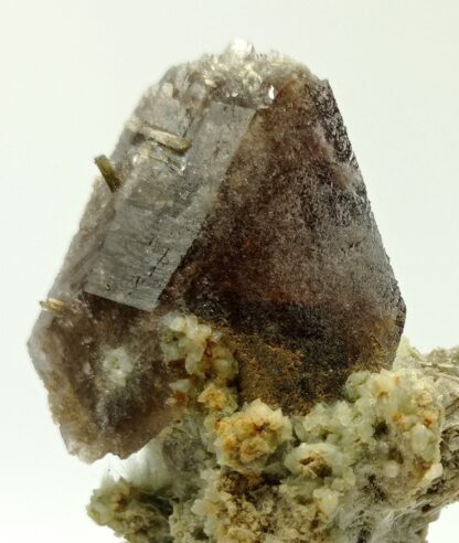 Cristal d’Axinite et Épidote, Col du Glandon, Savoie.