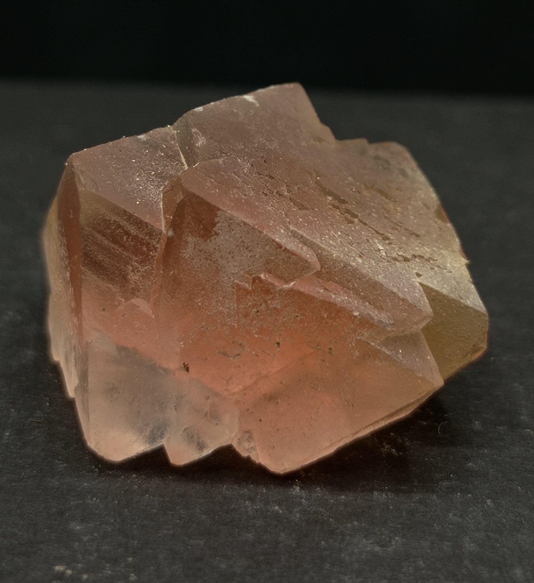 Fluorite rose, Mont Maudit, Chamonix-Mont-Blanc, Haute-Savoie.