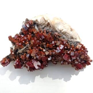 Vanadinite sur Baryte, Mibladen, Maroc.