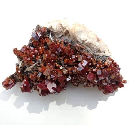 Vanadinite sur Baryte, Mibladen, Maroc.