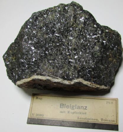 Galene-Bleiglanz-chalcopyrite-Kupferkies-Mines-de-Lanzi-Toscane-Italie