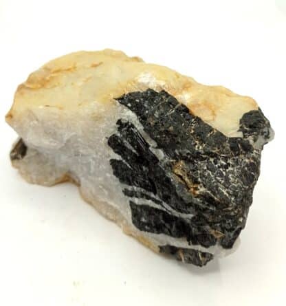 Tourmaline (Schorl), Beauchaud, Forez, Puy-de-Dôme, Auvergne.