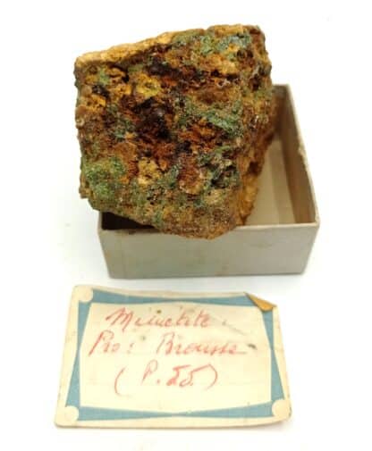 Pyromorphite et Mimétite, Mine de Brousse, Puy-de-Dôme, Auvergne.