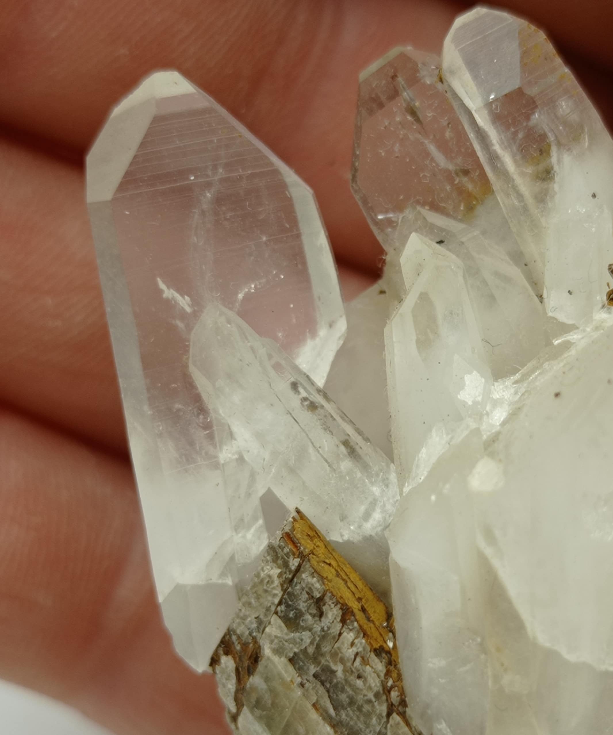 Quartz maclé sur sidérite, Mines de Vaulnaveys, Isère.