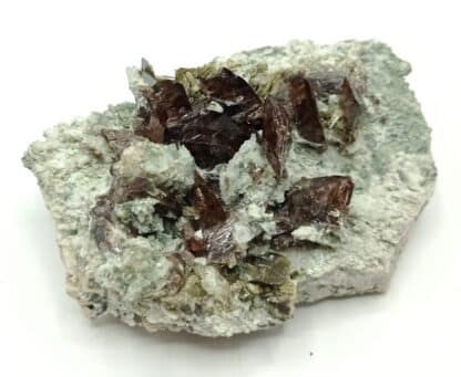 Axinite et Epidote, Les Rochers d’Armentier, Oisans, Isère.