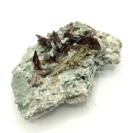 Axinite et Epidote, Les Rochers d’Armentier, Oisans, Isère.