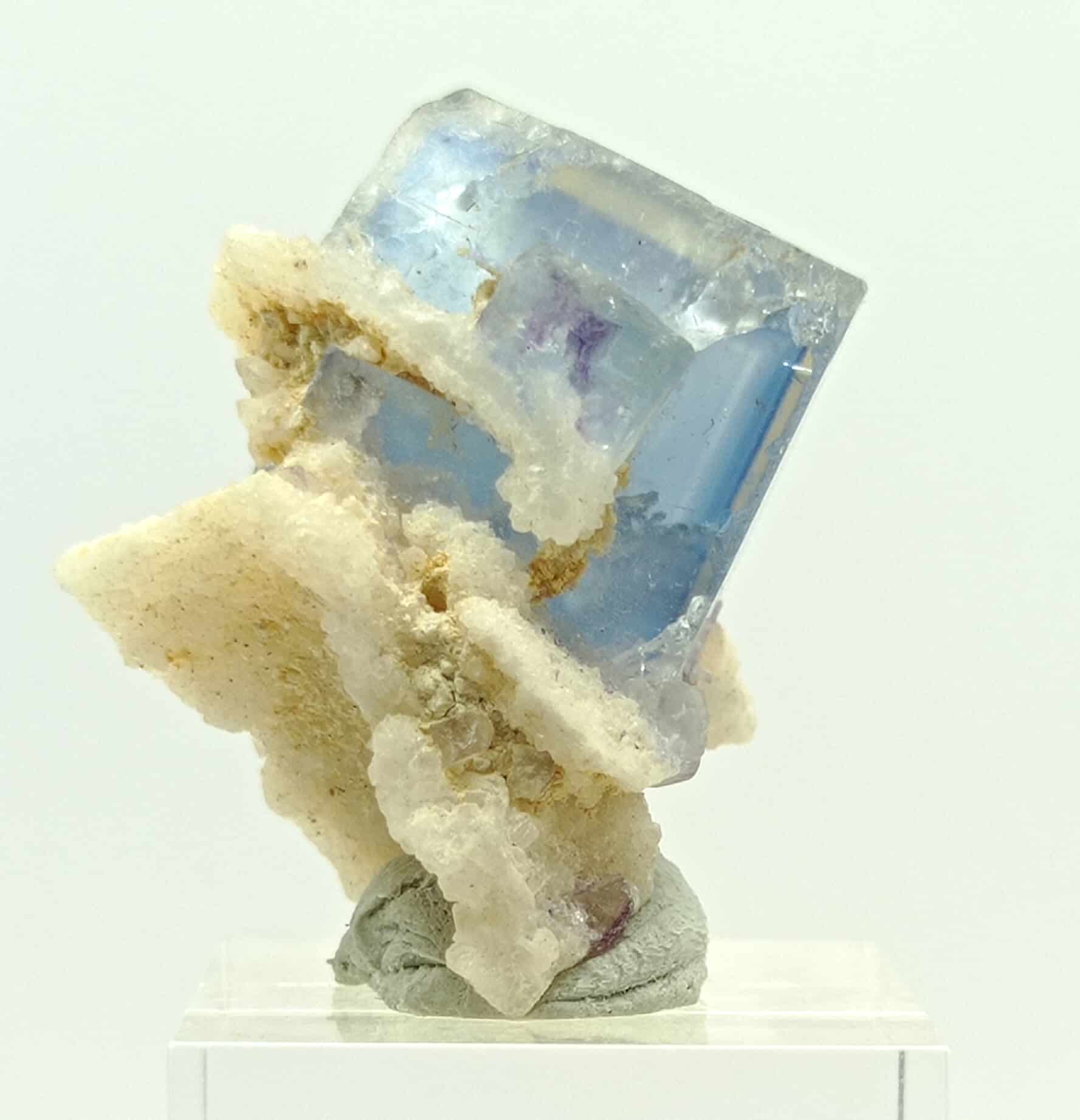 Fluorite sur Quartz, Le Beix, Puy-de-Dôme, Auvergne.