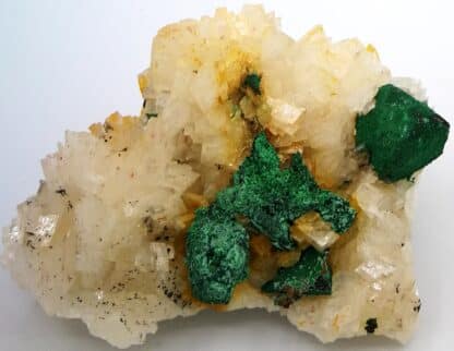 Pseudomorphose de chalcopyrite en malachite sur cristaux de dolomite, Eugui, Espagne.