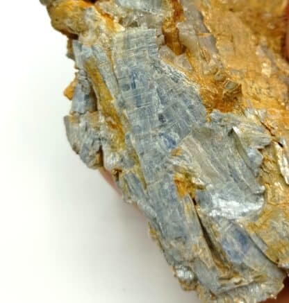 Disthène (Kyanite), Environs de Saint-Brieuc, Côtes-d’Armor, Bretagne.