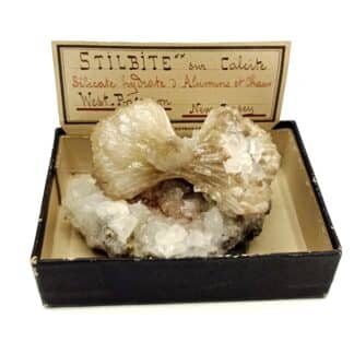 Stilbite sur Calcite, West Paterson, New Jersey, USA (États-Unis).