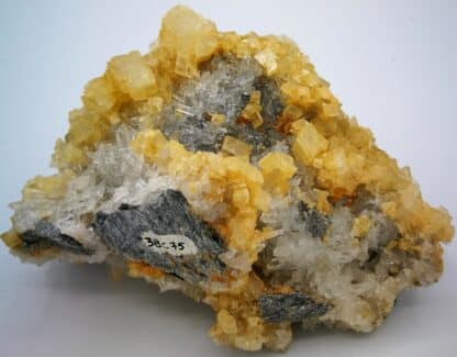 Dolomite sur Quartz, galerie Fontfraîche, Saint-Pierre-de-Mésage, Isère.