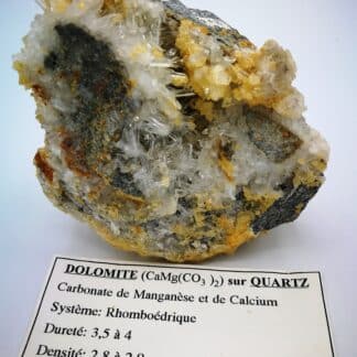 Dolomite sur Quartz, galerie Fontfraîche, Saint-Pierre-de-Mésage, Isère.