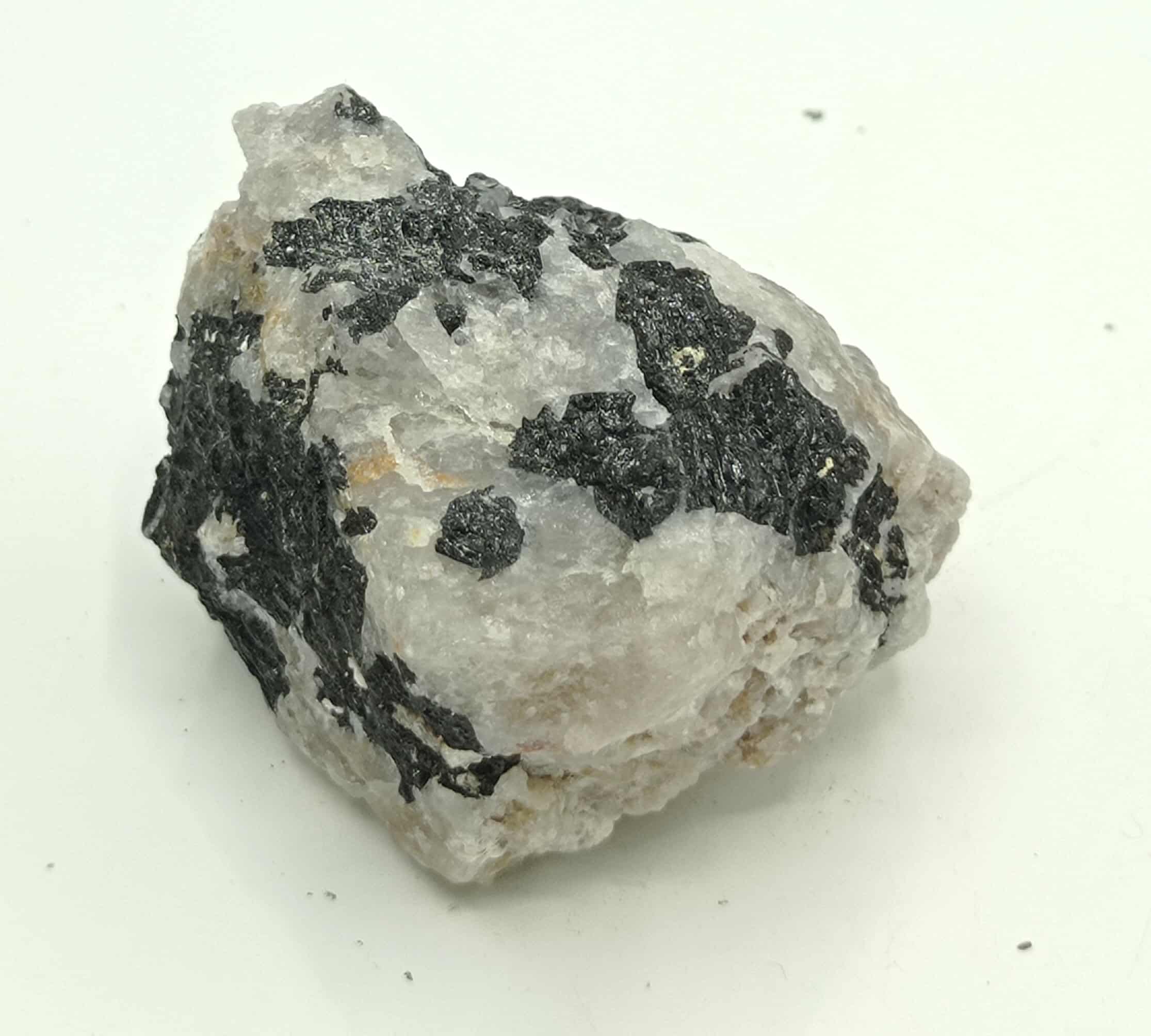 Tourmaline (Schorl), Beauchaud, Forez, Puy-de-Dôme, Auvergne.