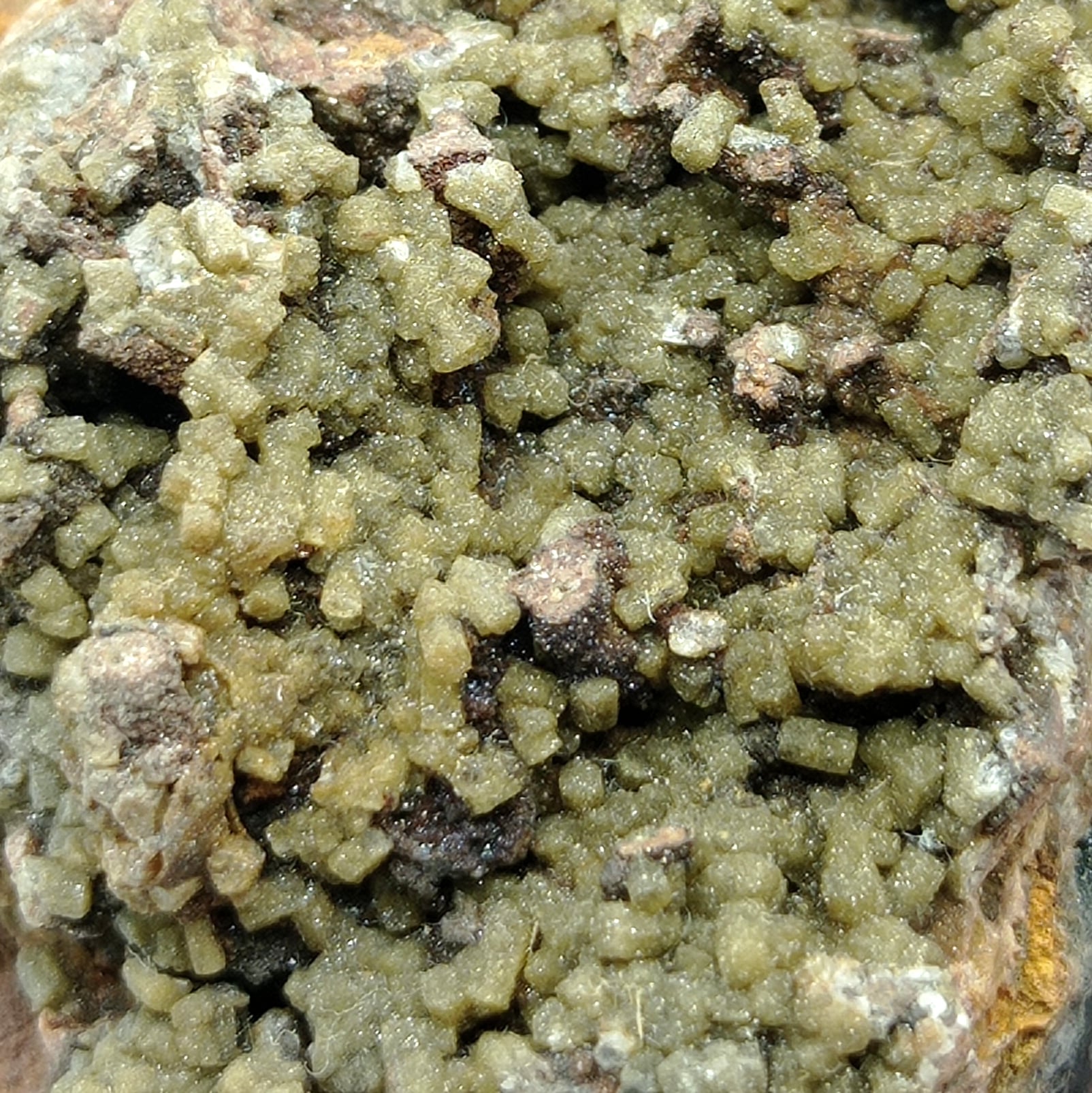 Smithsonite verte sur Willémite, Le Rivet, Peyrebrune, Tarn.