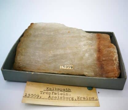 Calcite (Kalkspath), Adelsberg -Ukraine.