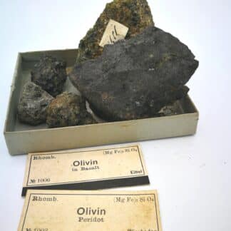 Lot-5-pieces-Olivine-sur-Basalte-et-peridot, Allemagne.