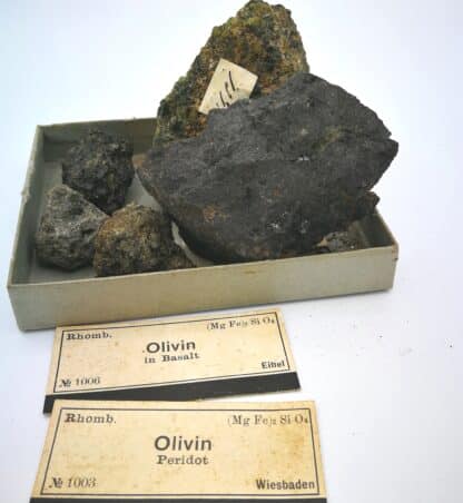 Lot-5-pieces-Olivine-sur-Basalte-et-peridot, Allemagne.