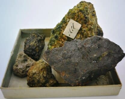 Lot-5-pieces-Olivine-sur-Basalte-et-peridot, Allemagne.