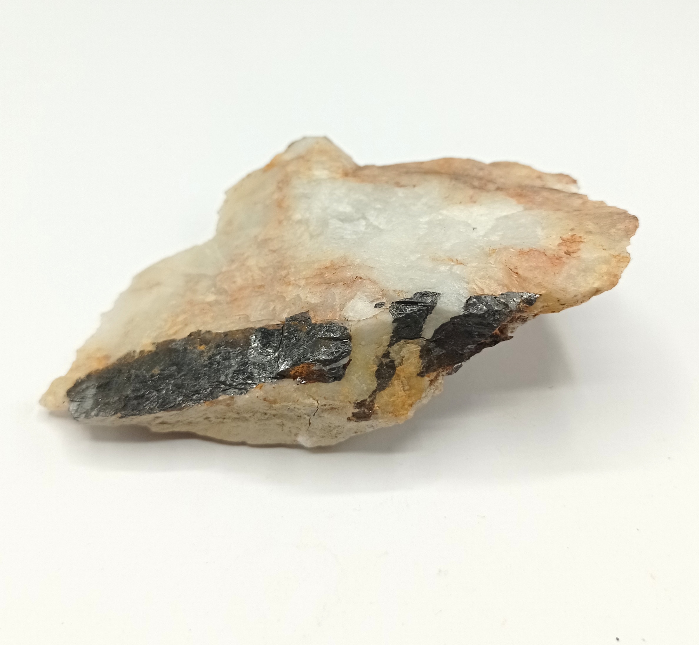 Wolframite sur Quartz, Mine de Montbelleux, Luitré, Ille-et-Vilaine, Bretagne.