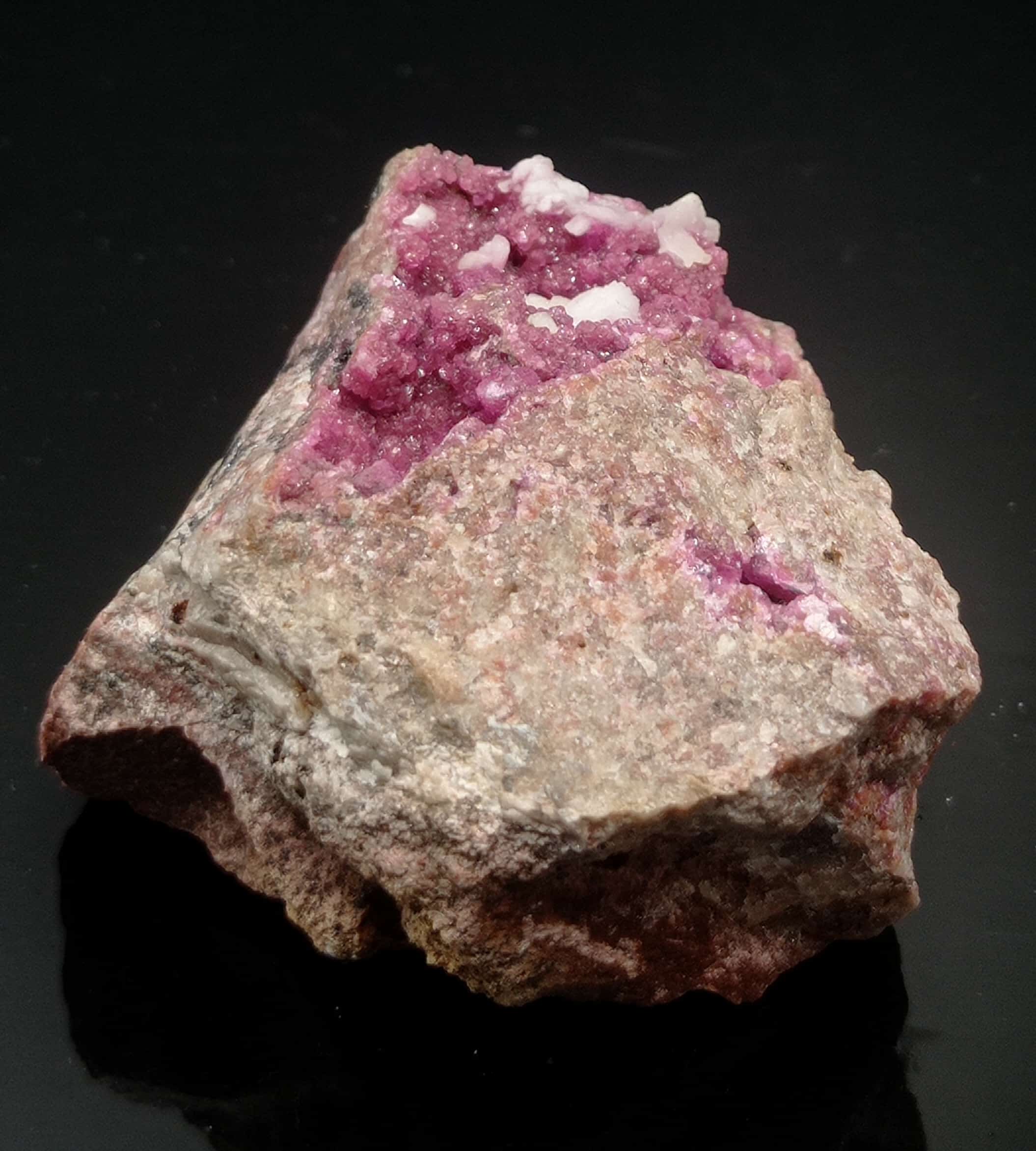 Dolomite sur Cobaltocalcite, Musonoï, Katanga, Congo (RDC).